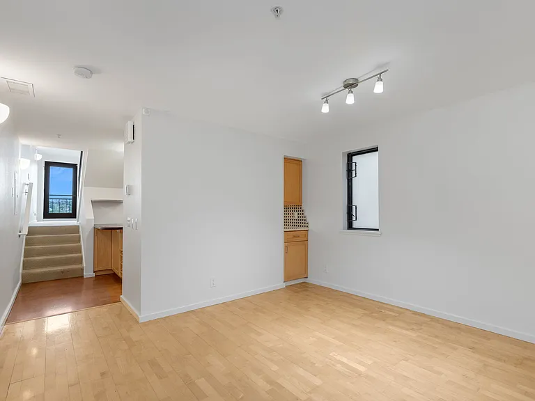 2048 13th Ave W #8 — Photo 28