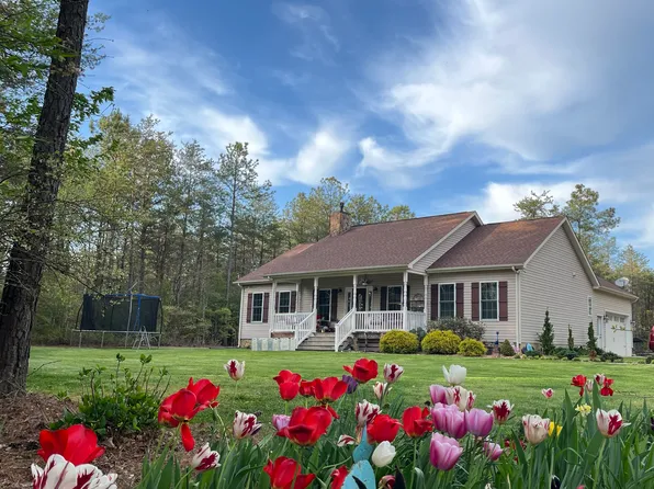 1798 Longfield Rd, Colonial Beach, VA 22443