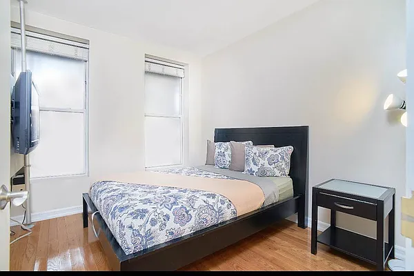 Rented by Compass | media 10