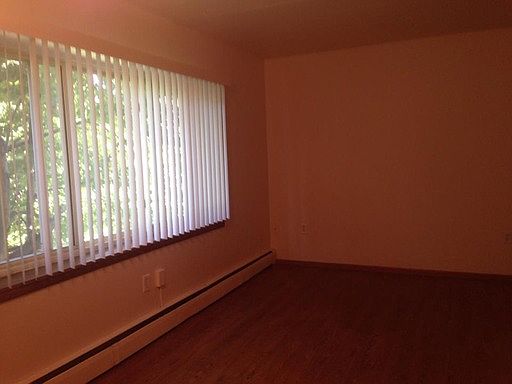 5th image of 1160 Queens Ln APT 010