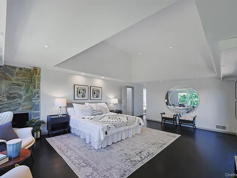 369 E Shore Rd — Photo 16