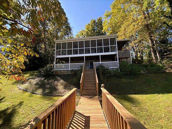 3rd image of 145 Hardy Ct