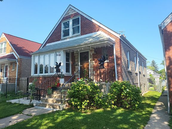 2nd image of 2707 N Melvina Ave
