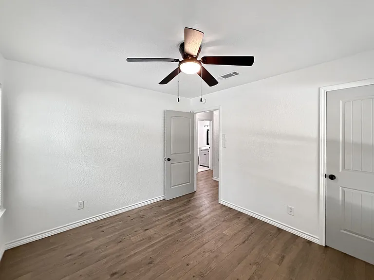 1211 Comay St — Photo 12