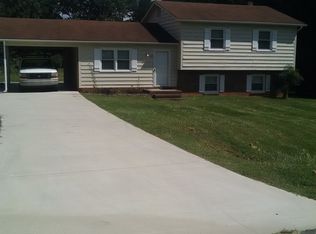 404 Cotswold Ln, King, NC 27021