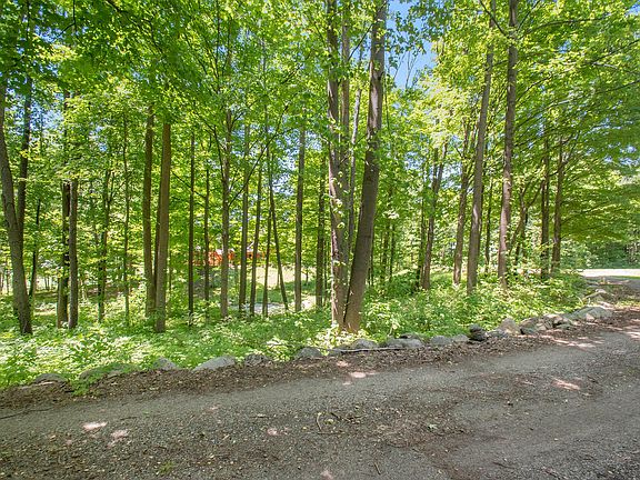 4th image of 48 Longmeadow Ln
