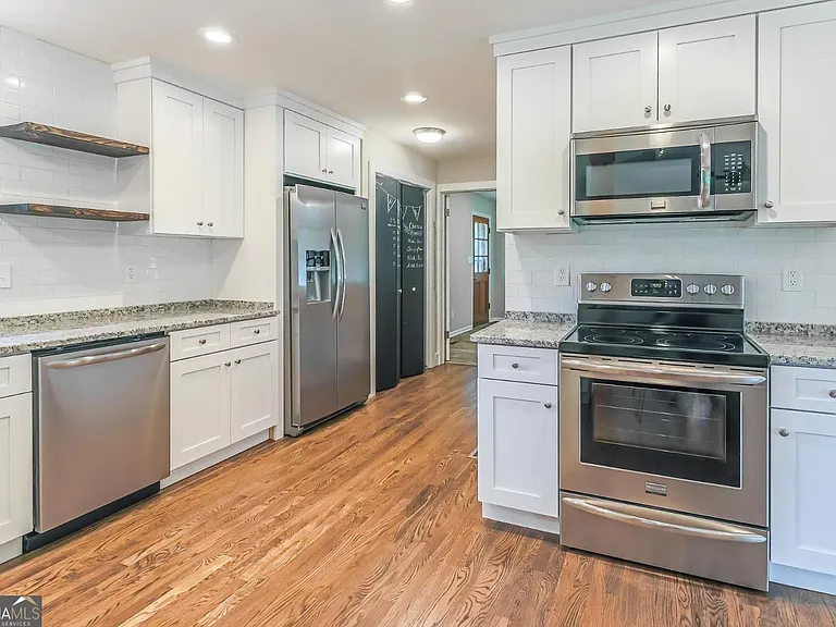 99 Woodvalley Dr — Photo 13