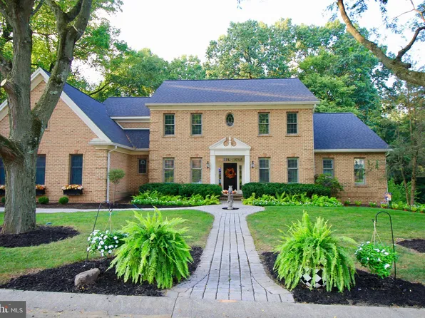 878 Appenzell Dr, Hummelstown, PA 17036