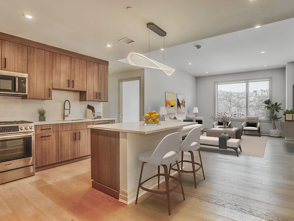1st image of 921 Madison St #308