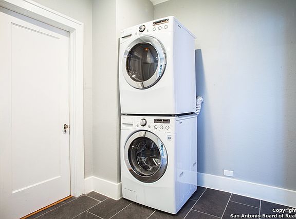 5th image of 121 E Norwood Ct