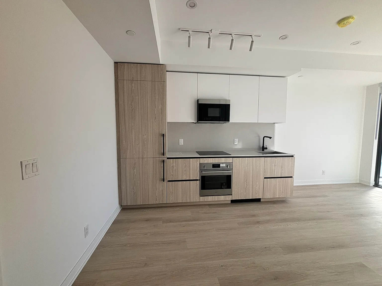 1 bed, 465 sqft, $2,000 — Photo 2