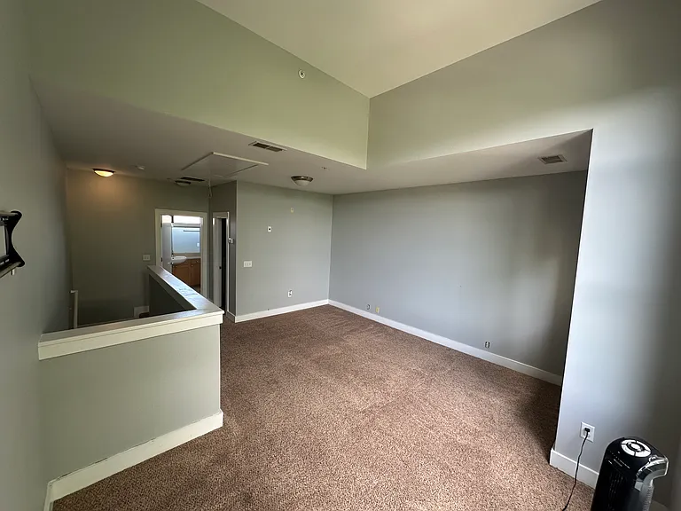 946 E 8th St #946 — Photo 7