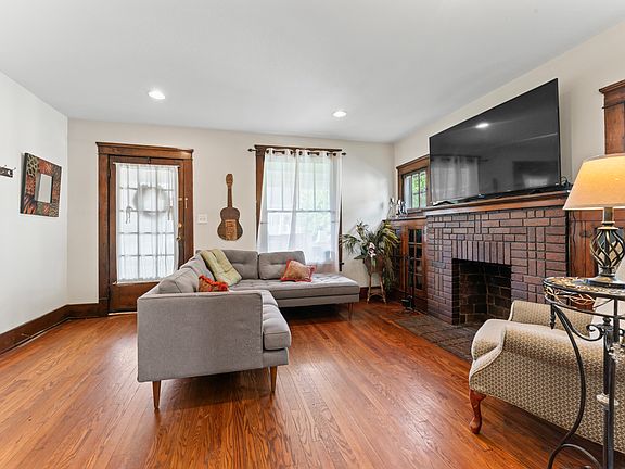 5th image of 1511 Woodbine Ave