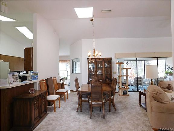 3rd image of 7 Bonnie Ct S