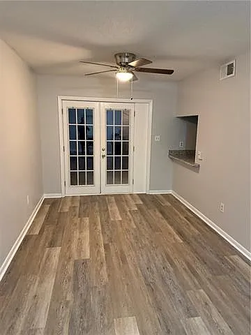 2 bed, 1.5 bath, 850 sqft, $1,050 — Photo 2