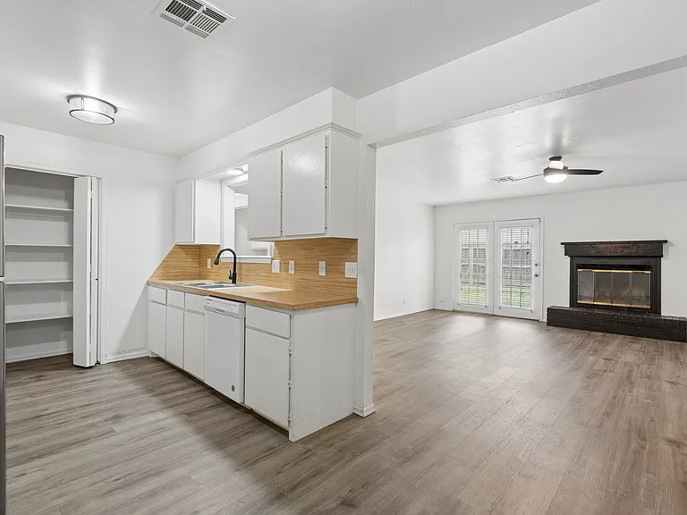 2700 E Shoreridge Ave #2700 — Photo 13