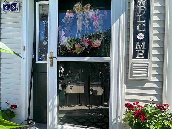 3rd image of 98 Sandra Lee Blvd