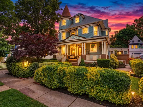 38 Bentley Ave, Jersey City, NJ 07304