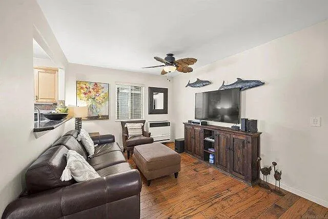 715 Toulon Ct — Photo 7