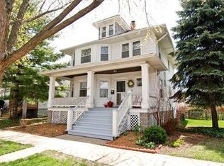 9027 Sheridan Ave, Brookfield, IL 60513