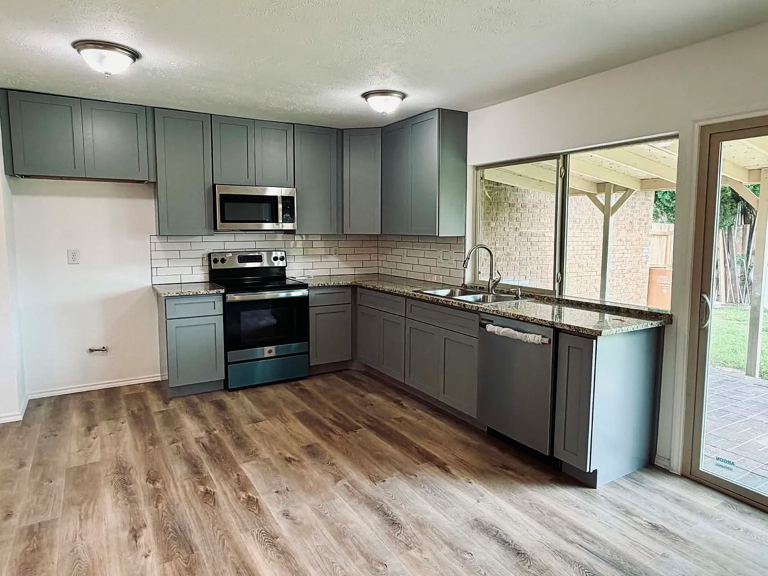 4 bed, 2051 sqft, $2,500 — Photo 4