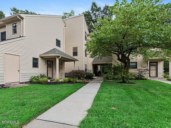 2nd image of 204 Daffodil Drive