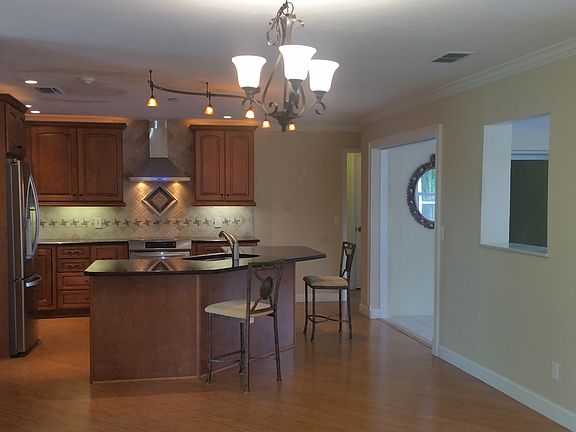 4th image of 7210 Bounty Dr