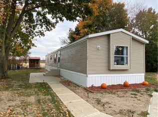 17 N Compass Dr, Vermilion, OH 44089