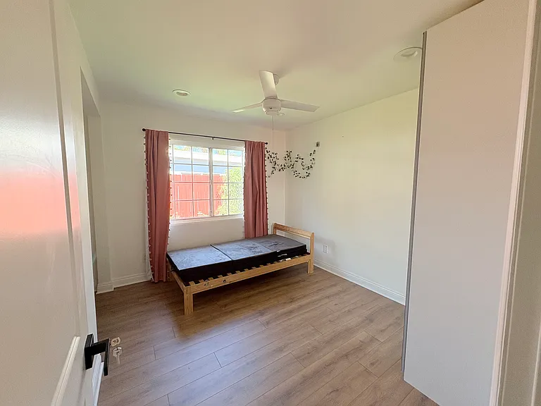 1205 Stevely Ave — Photo 9