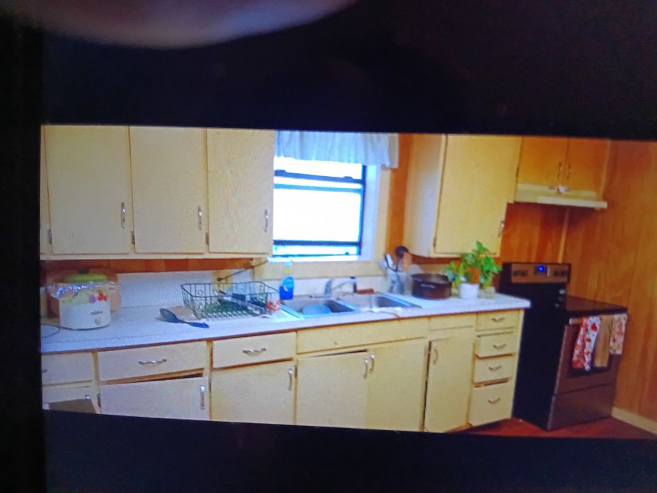 2nd image of 212 S Merrill St