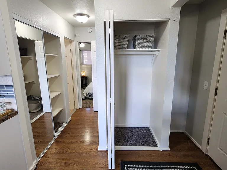 Hawaiian Apartments — Photo 10