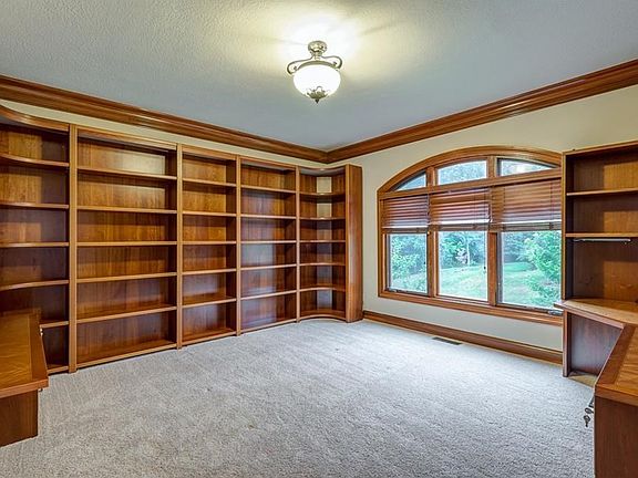 5th image of 2933 Maginn Dr