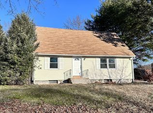 89 Sparrow Dr, Springfield, MA 01119