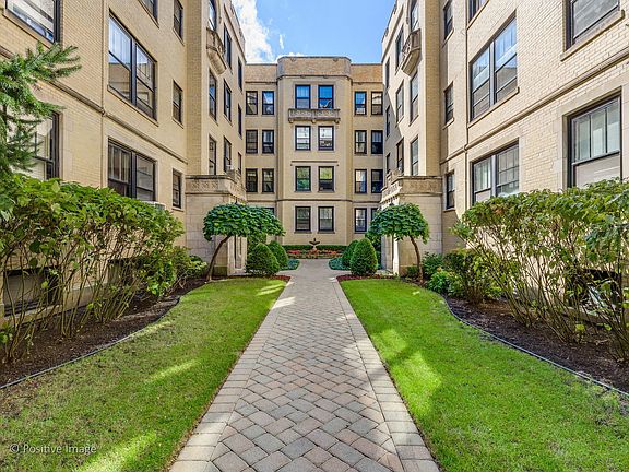 3rd image of 3608 N Pine Grove Ave APT 1M