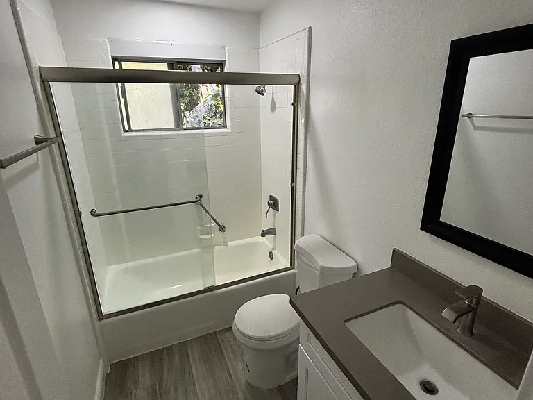145 W Grove St #B — Photo 9