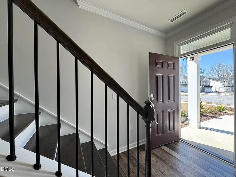 104 Jade Creek Dr — Photo 6