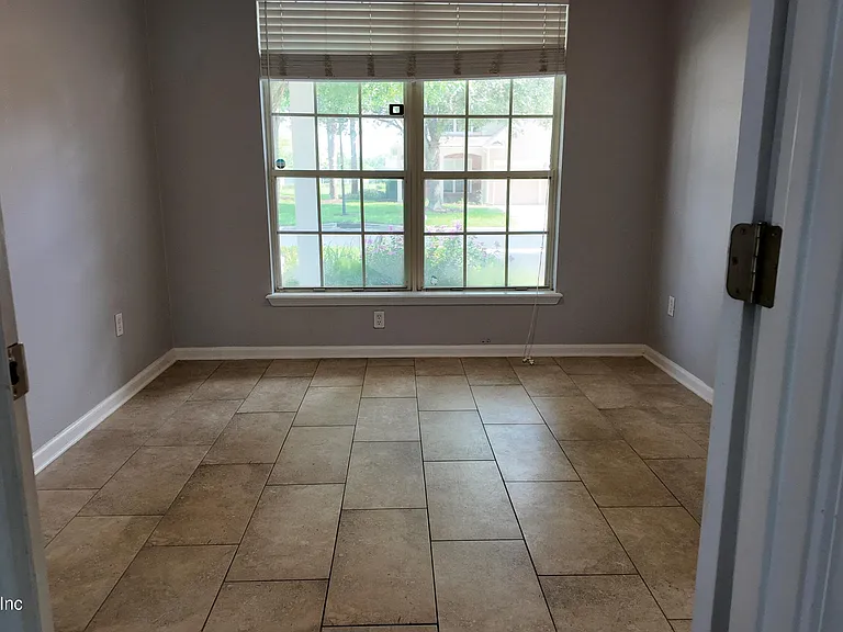 11015 Castlemain Cir E — Photo 10