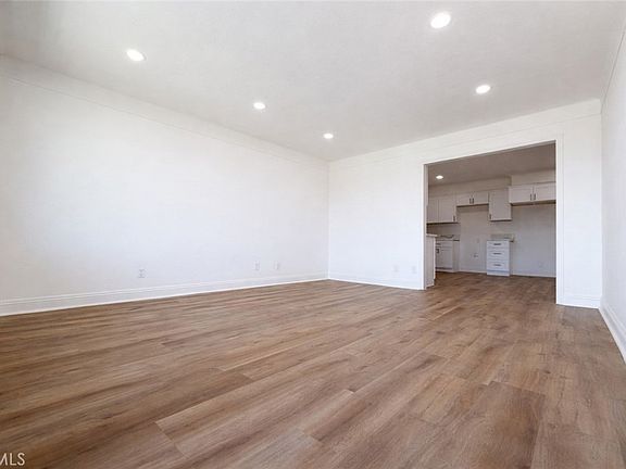 3rd image of 17468 Grevillea St
