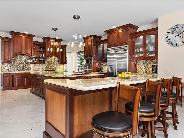 70 Bay Colony Ln — Photo 28