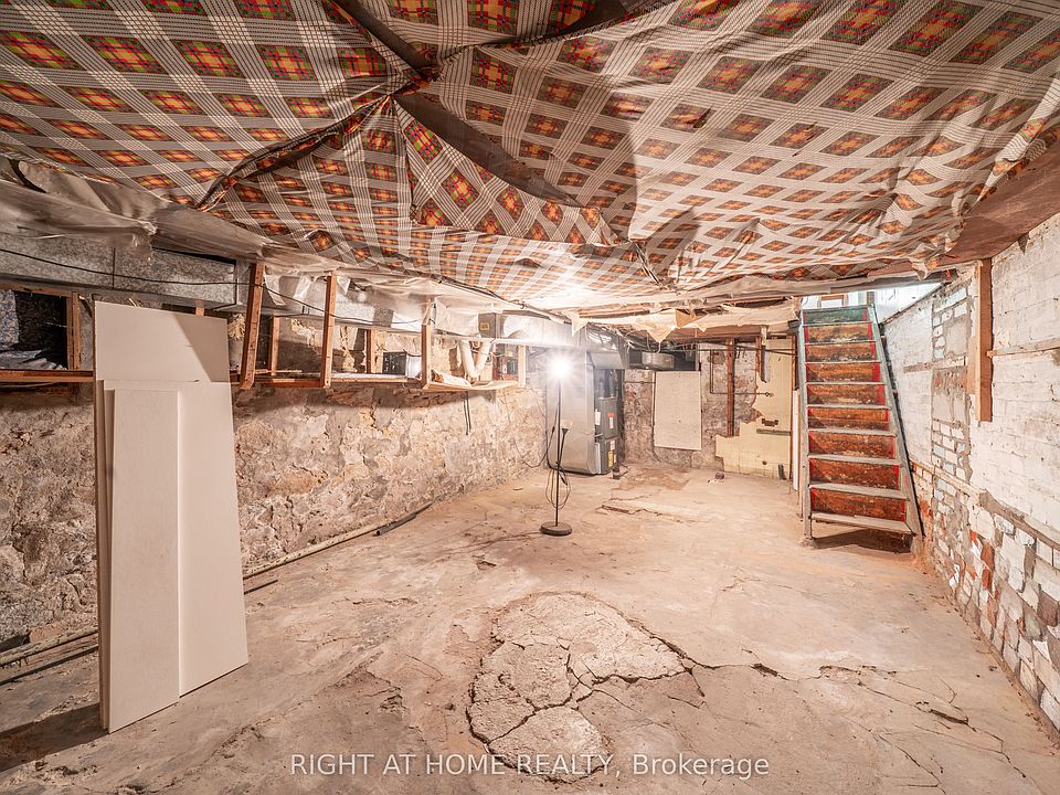 13th image of 1059 Bathurst St