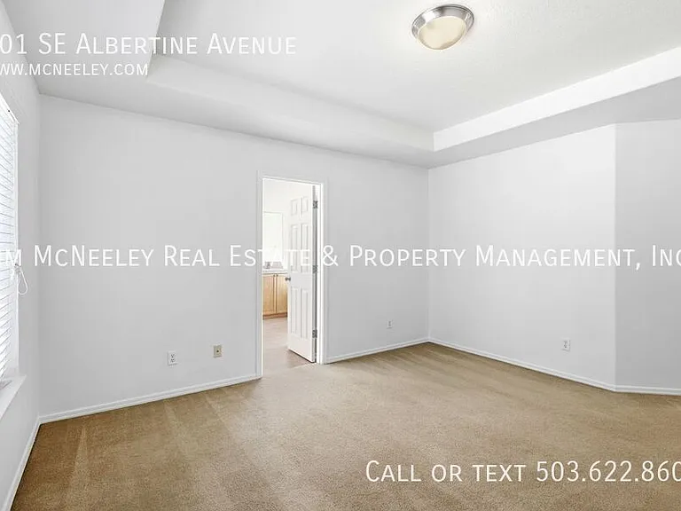 901 SE Albertine St — Photo 23