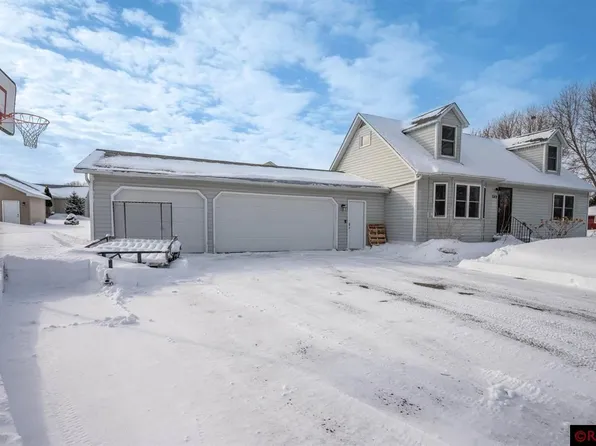 549 Marie Ln, North Mankato, MN 56003