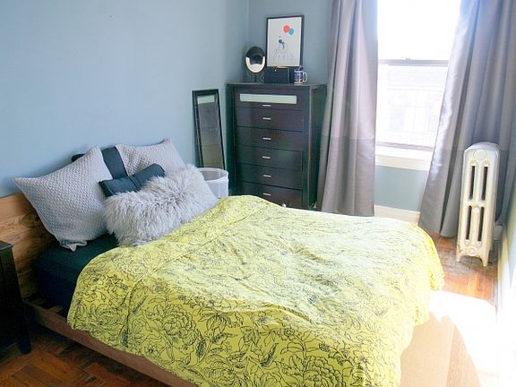 4th image of 432 Suydam St APT B12