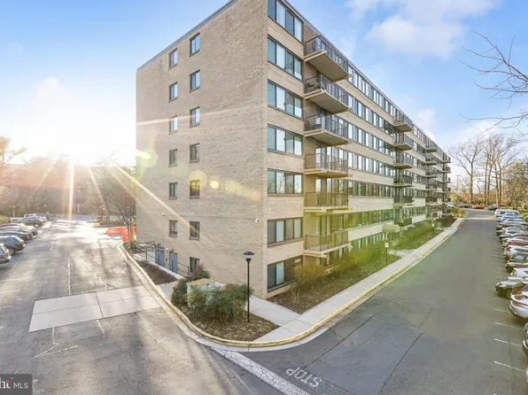 600 Roosevelt Blvd APT 410, Falls Church, VA 22044