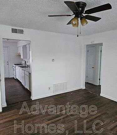 4th image of 726 N 70th St