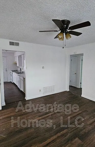 726 N 70th St — Photo 4