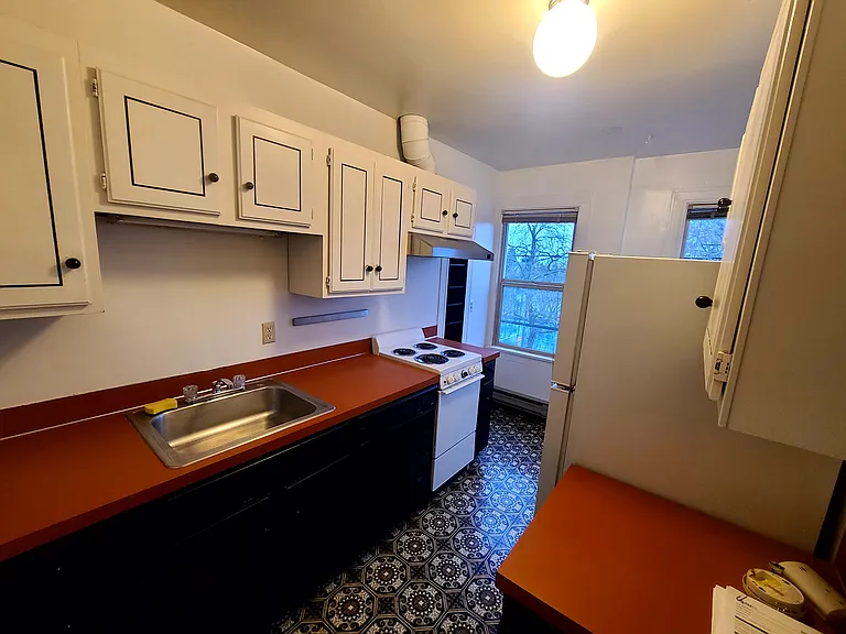 1820 E Thomas St #8 — Photo 6