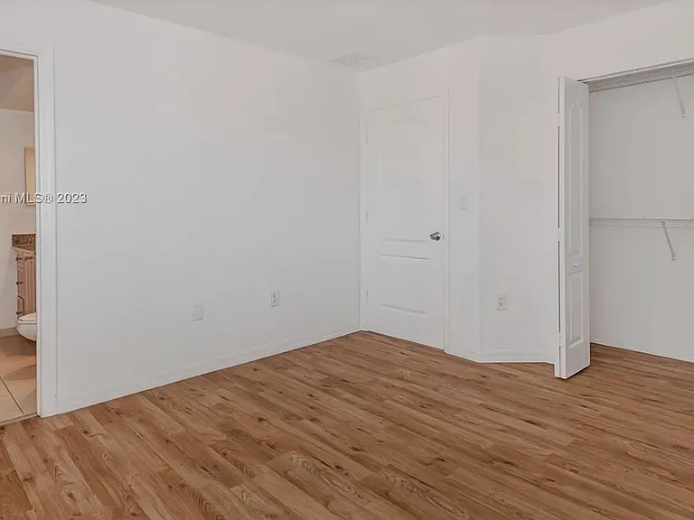207 NE 4th Ct — Photo 15