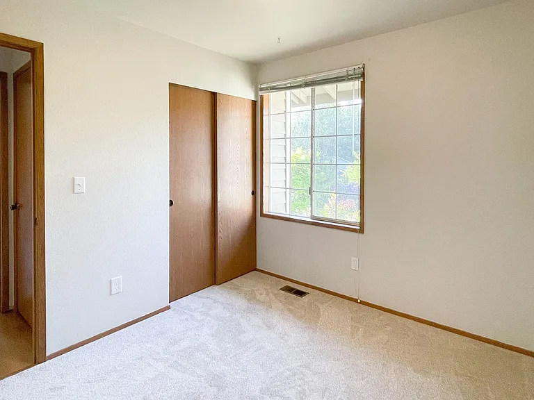 2513 S 354th St — Photo 15