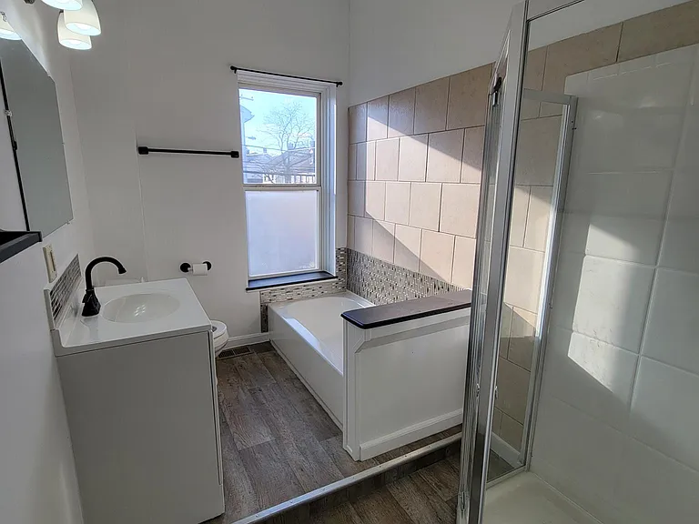 139 N Pine St — Photo 13